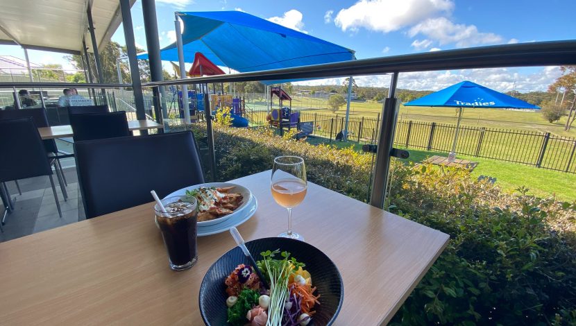 Outdoor dining at Tradies Helensburgh