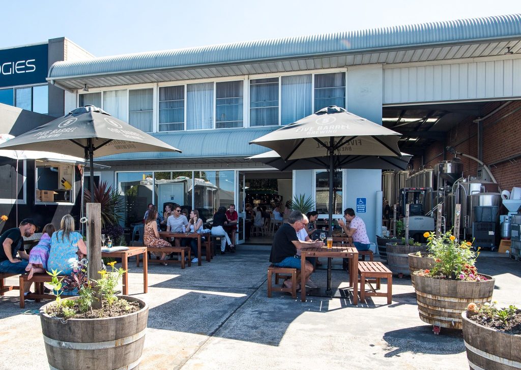 outside seating at Five Barrel brewing